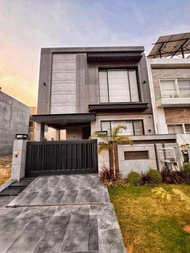 Luxury Full House in DHA Phase 6 Lahore Near Raya Dolmen Mall and PKLI - Lahore