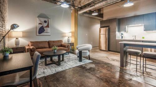 Landing Beautiful 1BD in Uptown – khách sạn tại Harbor Town