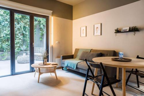 Apartment Private Terrace Steps from Metro
