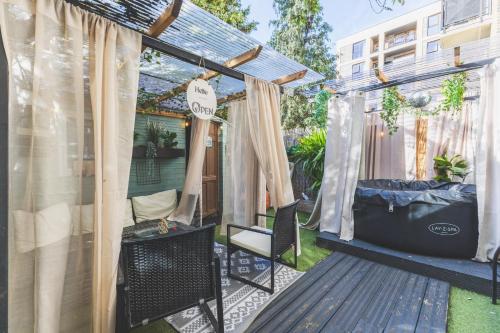 The Serene Residence with Hot Tub, Sauna and Cinema Experience