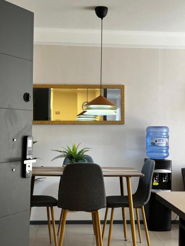 3 habitaciones 1 baño, calefacción, parking , céntrico a pasos del mall