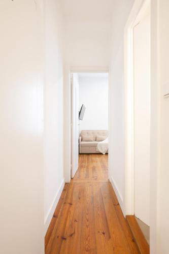 Heart of Lisbon Sleeps 8 Stylish Apt 2 bath - image 8