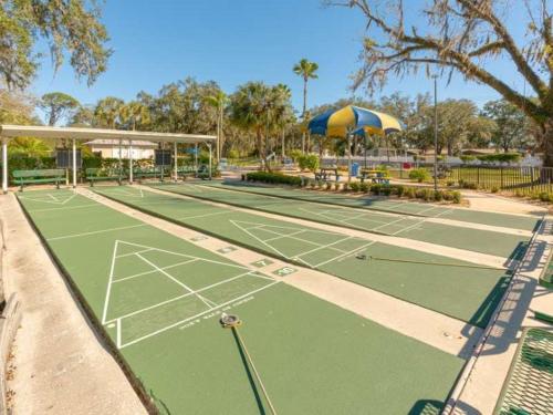 Resort-Style 1 Bedroom with Pools and Hot Tub in Thonotosassa