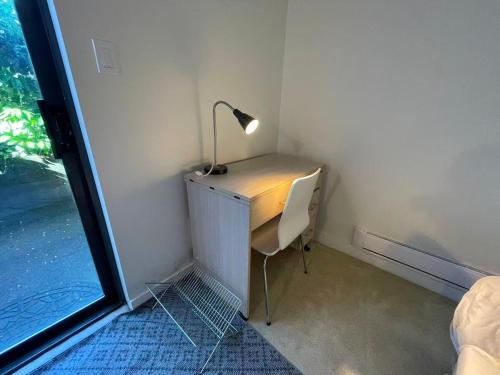 Cozy 1BR Suite Near Kerrisdale Village - image 2