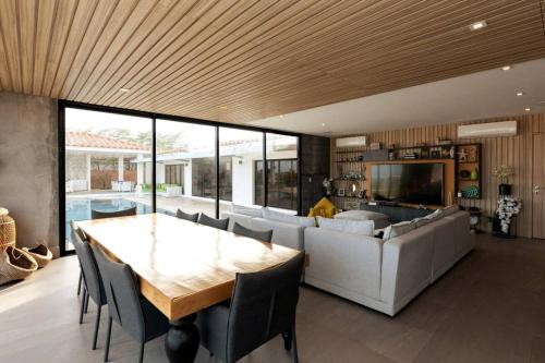 The Wow House by AcoModo in San Carlos