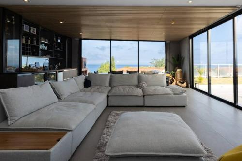 The Wow House by AcoModo in San Carlos
