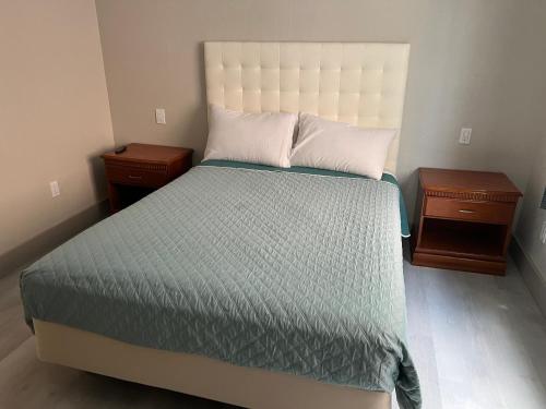 Palm Hotel Near LAX Airport near Redondo Beach