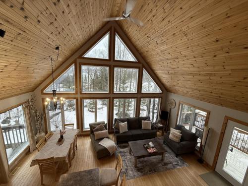 The Beaver Den in Eagle Lake (ON)