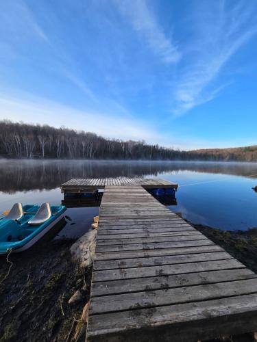 The Beaver Den in Eagle Lake (ON)