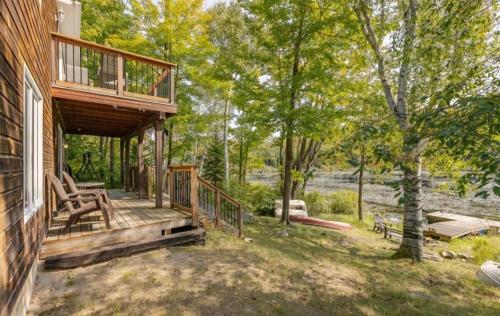 The Beaver Den in Eagle Lake (ON)