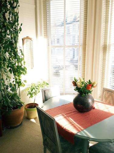 Bright and eclectic Hove apartment by the sea in Hove