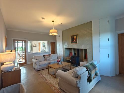Paddy Staffs Cottage in Inverin