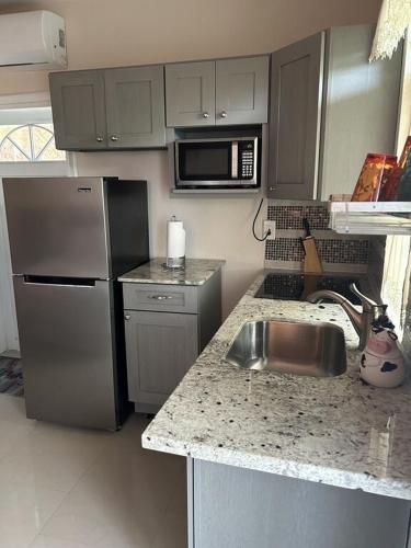 Zoë Oasis - #1 Couple's Choice & Wholesome Getaway (Zoe Oasis - #1 Couple's Choice & Wholesome Getaway) in Charlotte Amalie West