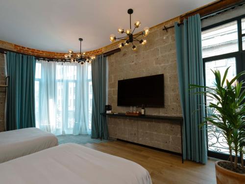 room detail thumbnail 1