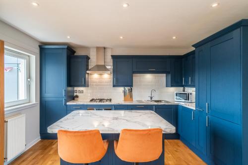 Facilities, Bright Top Floor Haven Modern 2BR in Edinburgh - Pass the Keys in Slateford