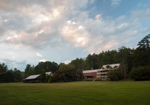 Glen-Ella Springs Inn