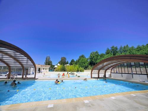 Monclar Escape with Tennis & Shared Pool gîte à louer Monclar-de-Quercy