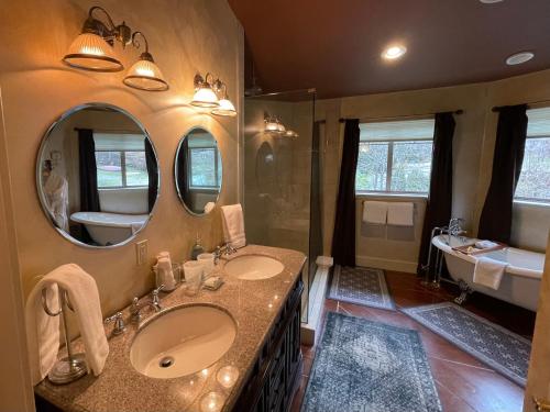 The Tuwanek Bed and Breakfast in Tuwanek (BC)