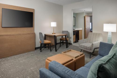 Embassy Suites Lexington - image 23
