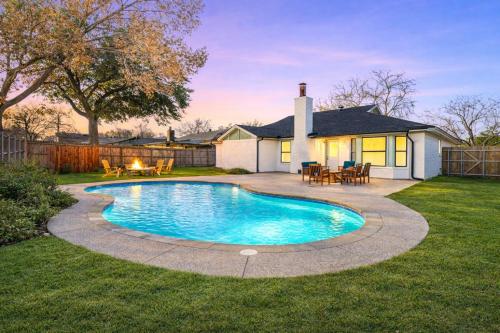 My Golden DFW Villa & Pool in North Richland Hills, USA