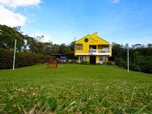 Casa Amarilla