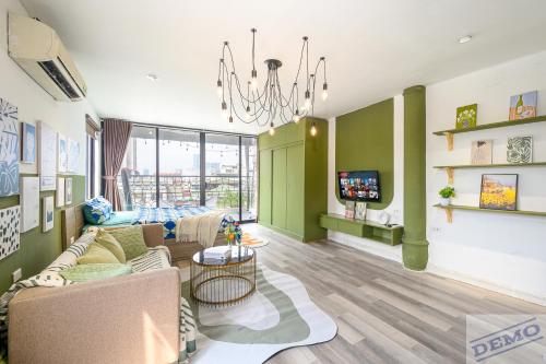 room detail thumbnail 2