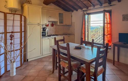 virtuve, Gorgeous Apartment In Montecastelli Pisano in Montecastelli