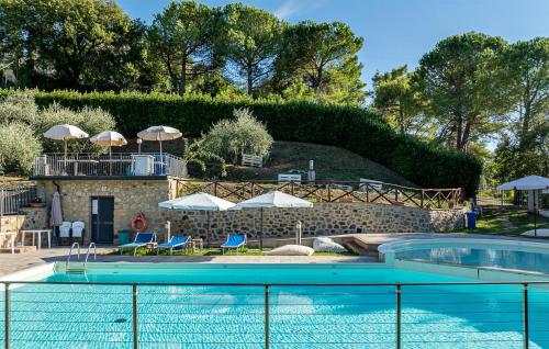 Peldbaseins, Gorgeous Apartment In Montecastelli Pisano in Montecastelli