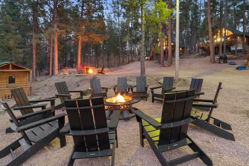 Silver Pine Haven- South Dakota Log House Stay in Rockerville (SD)
