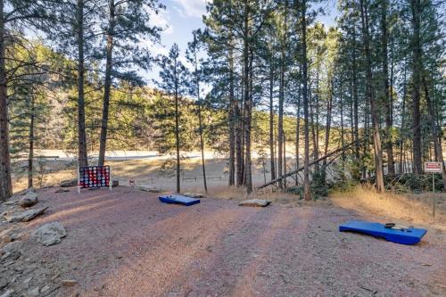 Silver Pine Haven- South Dakota Log House Stay in Rockerville (SD)