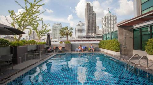 สระว่ายน้ำ, รามาดา สุขุมวิท ซอย อีเลฟเว่น (Ramada Sukhumvit Soi Eleven) in กรุงเทพ