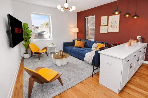 Modern 4BR Pilsen Retreat Near Illinois Medical District & Chicago Downtown in Lower West Side