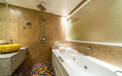 room detail thumbnail 1