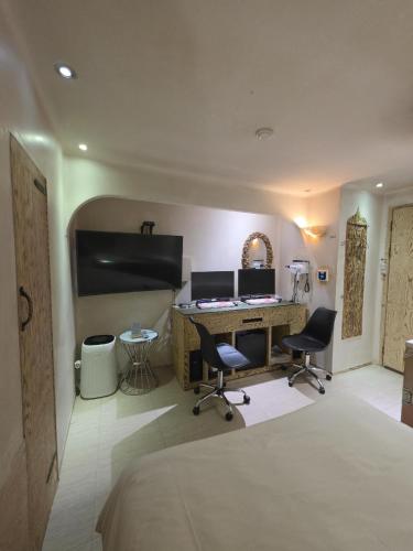 room detail thumbnail 0