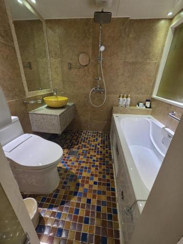 room detail thumbnail 2