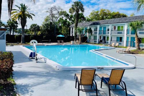 Magnuson Hotel Clearwater Central - image 37