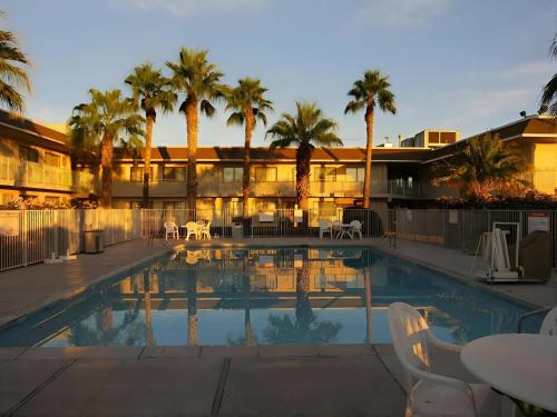 مسبح, Econo Lodge Inn & Suites Yuma in يوما