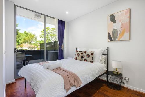 Ryde · Warm 2BR Stay with Pool near Train Station Sydney