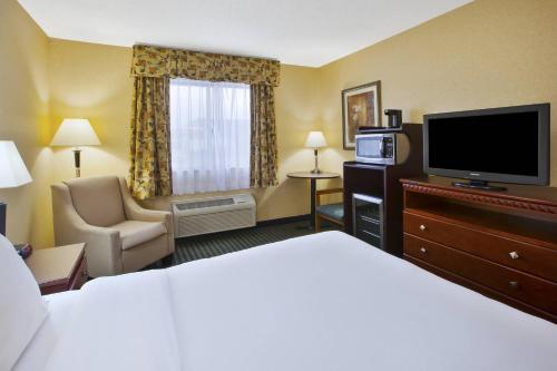 Quality Inn of Marshall - image 28