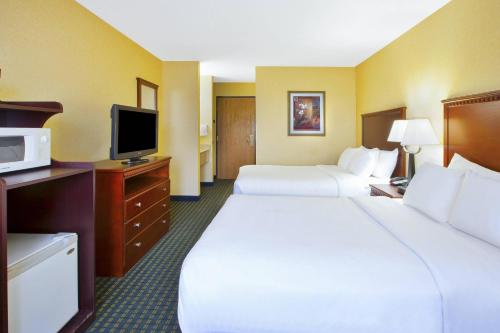 Quality Inn of Marshall - image 26