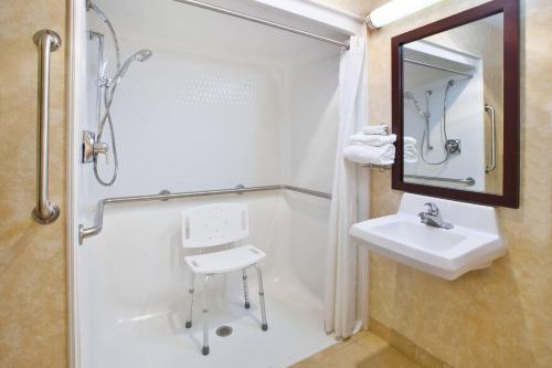 Quality Inn of Marshall - image 21