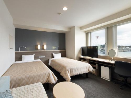 3 twin beds