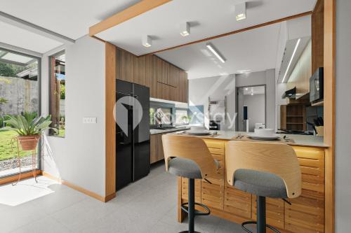 Kitchen, Mahira Villa by Kozystay - Dago in Cimenyan
