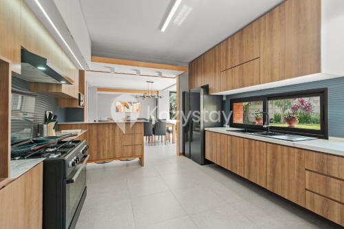 Kitchen, Mahira Villa by Kozystay - Dago in Cimenyan