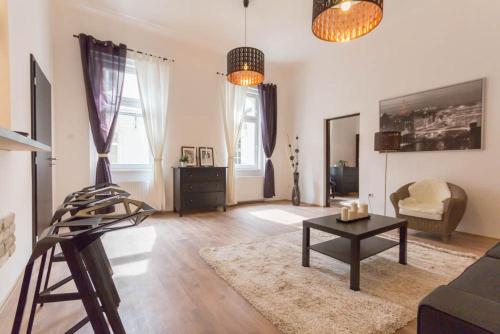 Luxury Apartment by Hi5-Városház Suite 4