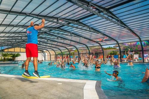 ZEcamping 4 étoiles 1km plage piscine couverte chiens acceptés club enfant