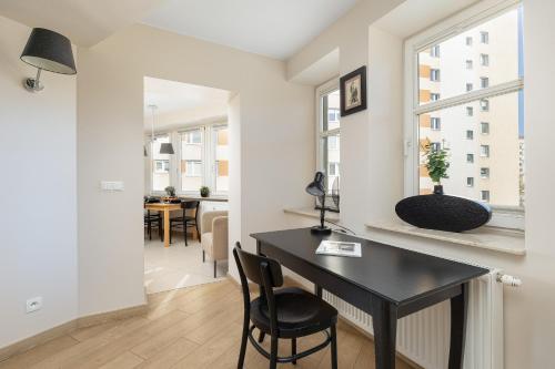 Funkcjonalne Apartamenty Blisko Zamku Książąt Pomorskich w Szczecinie by Noclegi Renters - image 2
