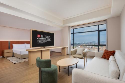 room detail thumbnail 1