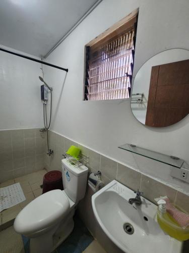 Caishen Apartelle The Couples Getaway - 화장실