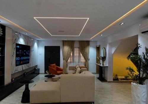 2 bedrooms, 3 beds